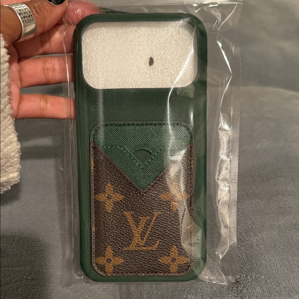 Iphone 17 pro max Designer LV Phone Case